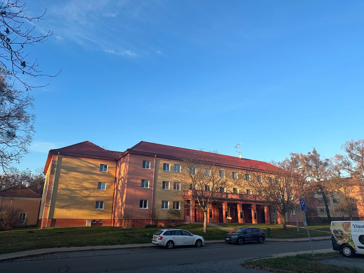 K. Vinklárek – Rekonstrukce střechy bytového domu